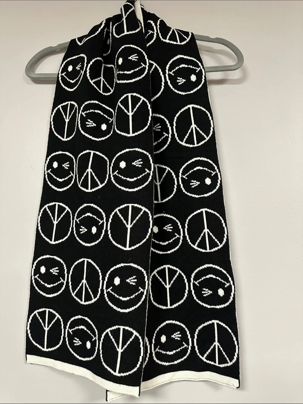 Joe Boxer Black and White EMOJI FACES Reversible Winter Scarf  Unisex